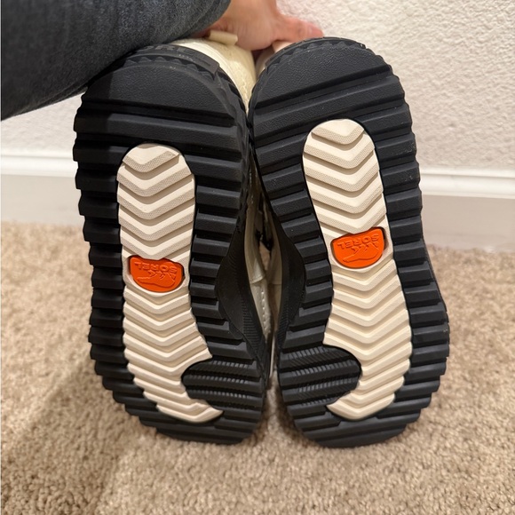 “New” Sorel Cream and Black Insulated Boots size5 regular price $149 - Picture 5 of 7
